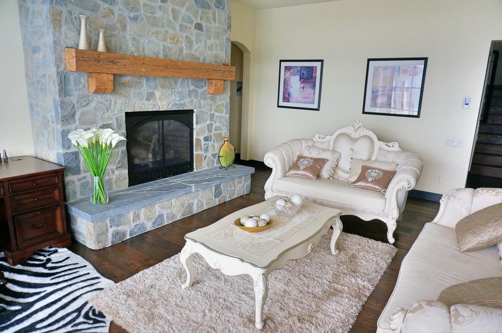 Mission Hill Lake View Villa West Kelowna Exteriör bild