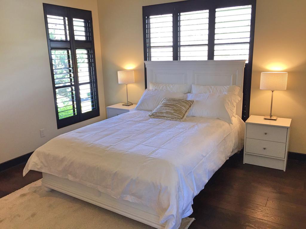Mission Hill Lake View Villa West Kelowna Exteriör bild