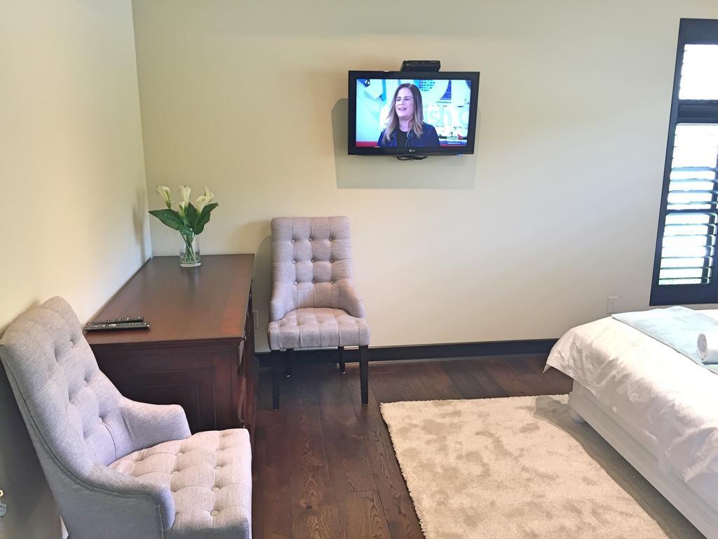 Mission Hill Lake View Villa West Kelowna Exteriör bild