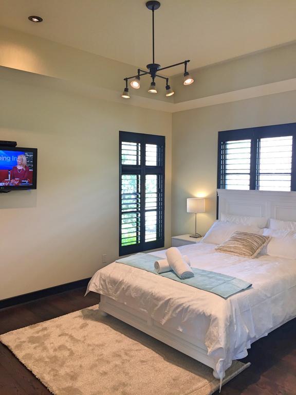 Mission Hill Lake View Villa West Kelowna Exteriör bild