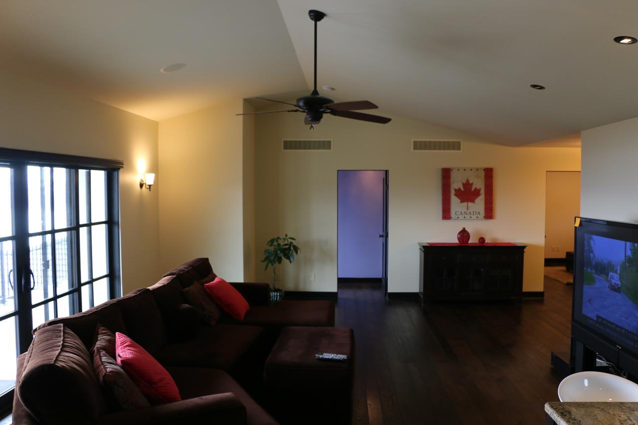 Mission Hill Lake View Villa West Kelowna Exteriör bild